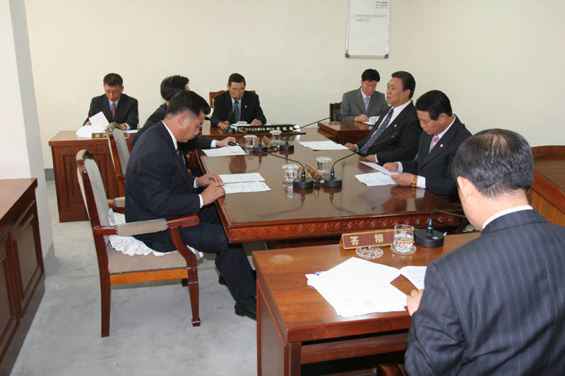 의회운영위원회 회의모습 이미지(1)