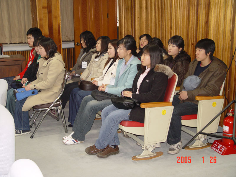 아르바이트 학생들의 의회방청 이미지(1)