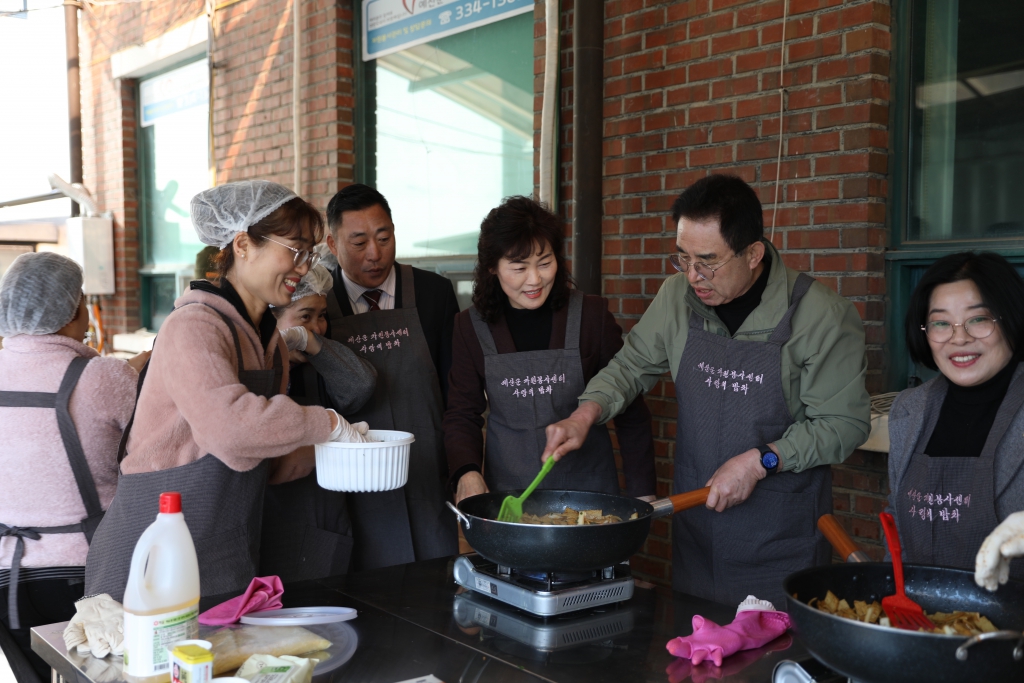 예산군자원봉사센터 사랑의 밥차 무료급식 행사 참석 이미지(5)