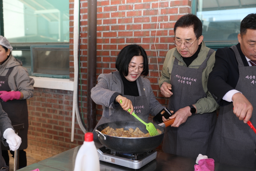예산군자원봉사센터 사랑의 밥차 무료급식 행사 참석 이미지(6)