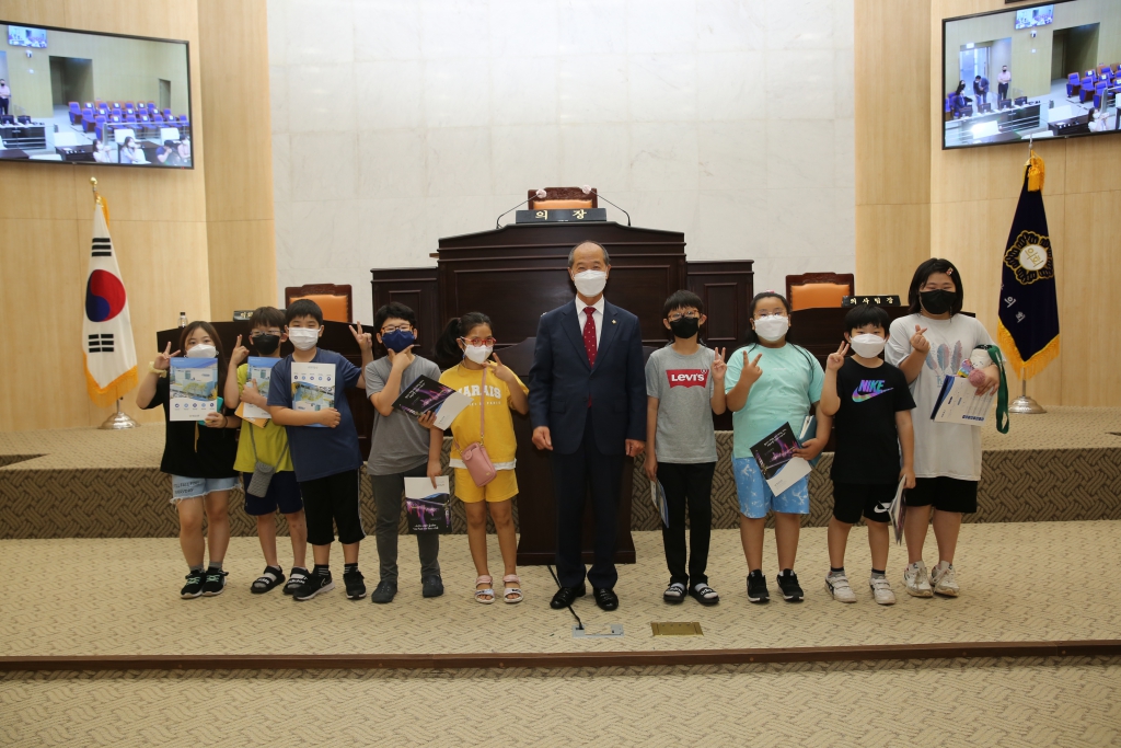 중앙초등학교 의회 방문 이미지(4)