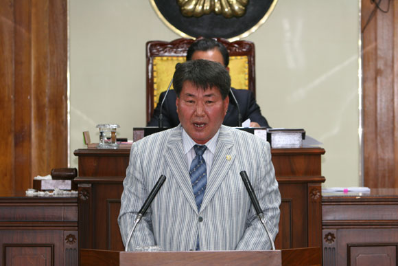 박종서의원 군정질문 모습 이미지(1)