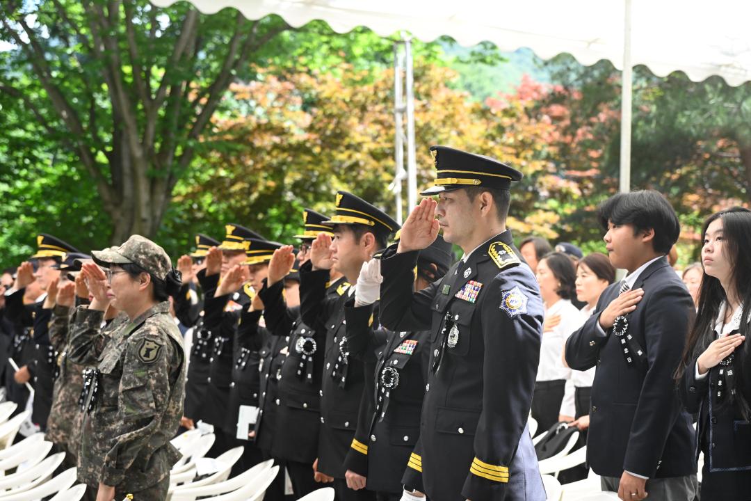 '제71회 현충일 기념식' 게시글의 사진(14) '20260608 제71회 현충일 기념식 (14).jpg'