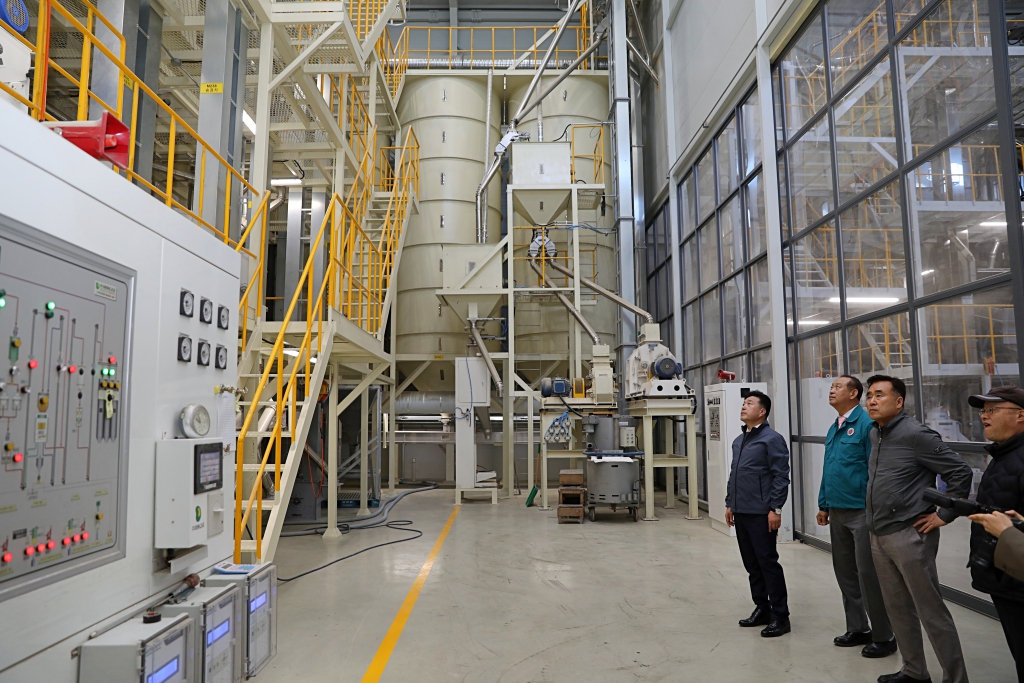 정부관리양곡 식량 원조용 쌀 가공장 방문