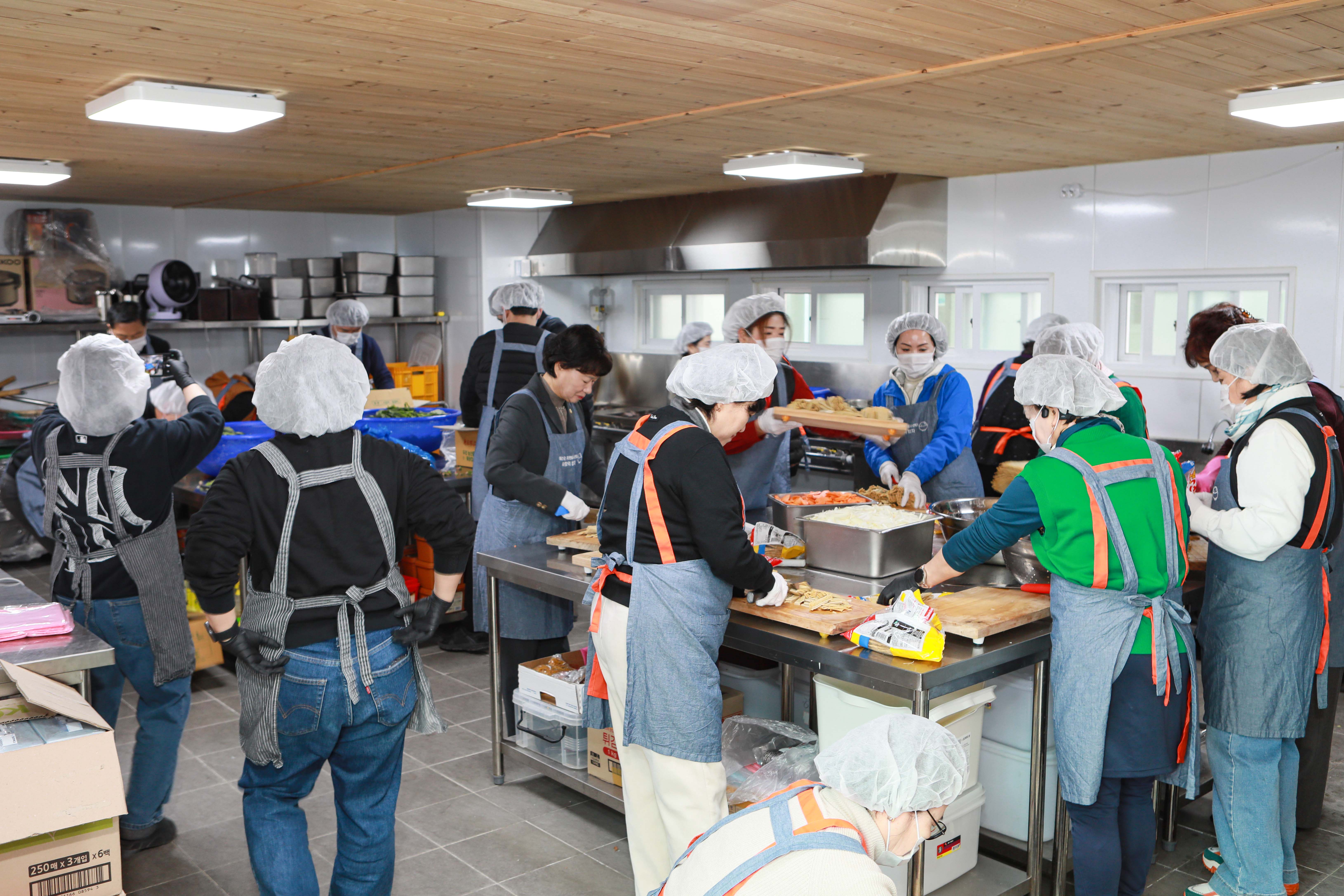 '예산군자원봉사센터 사랑의 밥차 운영' 게시글의 사진(9) '049A6952 복사.jpg'