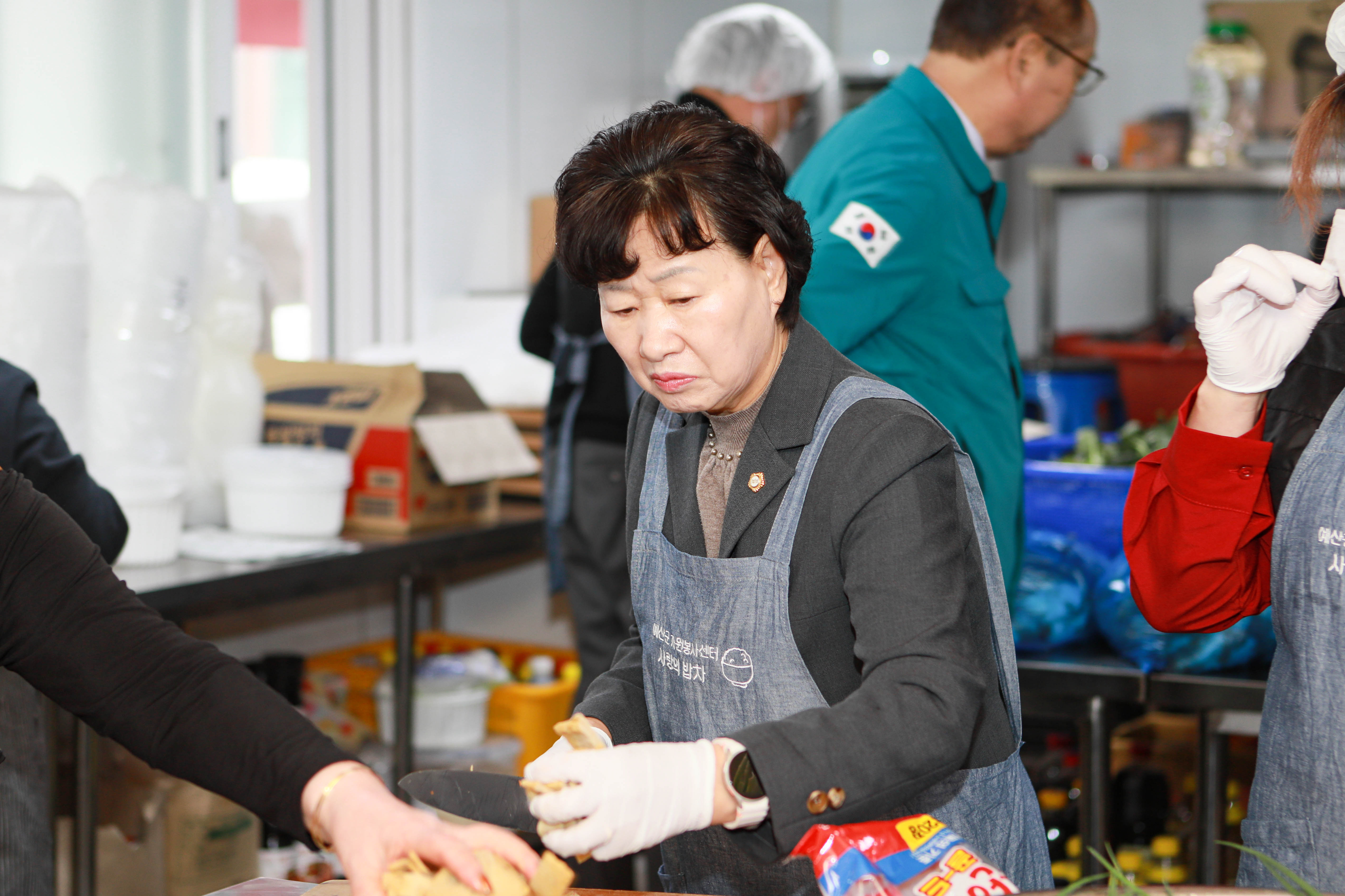 '예산군자원봉사센터 사랑의 밥차 운영' 게시글의 사진(7) '049A6964 복사.jpg'