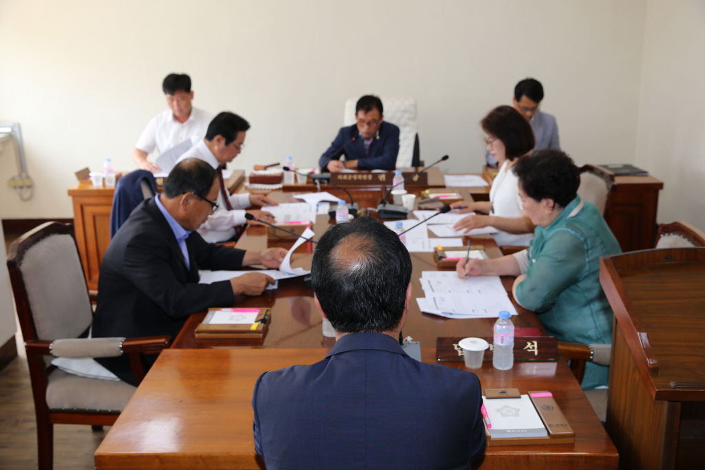 의회운영위원회 회의모습