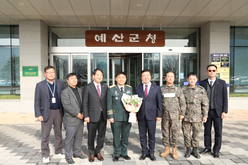 제2작전사령관 신희현 대장 방문