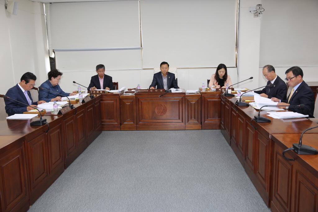 산업건설위원회 회의모습
