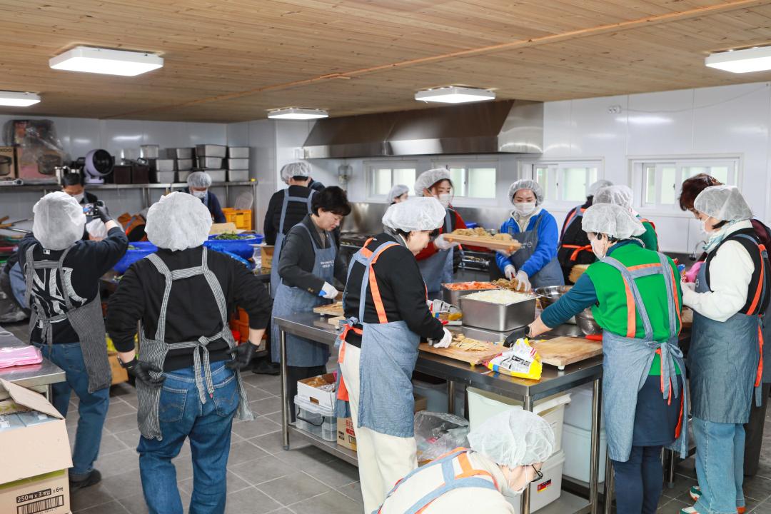 '예산군자원봉사센터 사랑의 밥차 운영' 게시글의 사진(9) '049A6952 복사.jpg'