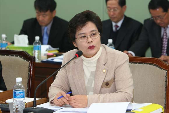 이진자의원 행감모습