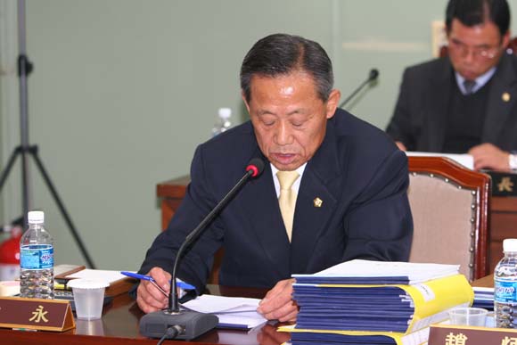 최무영부의장의 행감모습