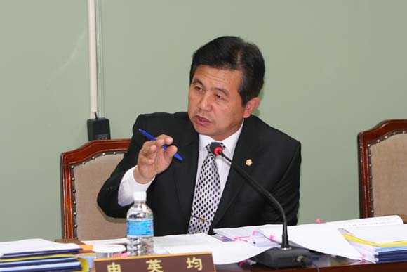 신영균의원 행감모습