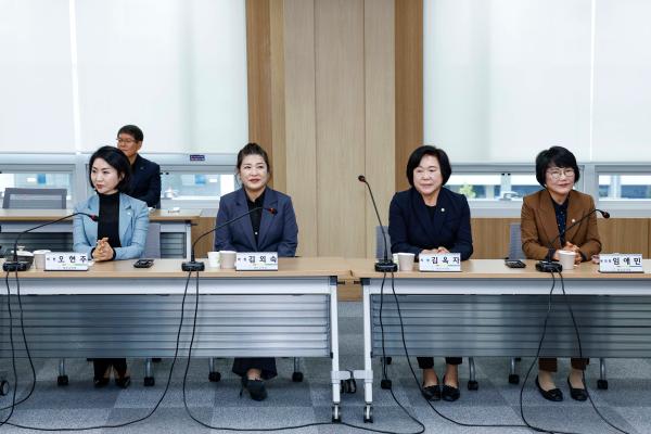 
                                    예산군 주민자치협의회&군의원 간담회