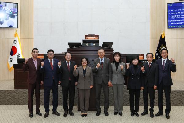 
                                    제323회 임시회 2차 본회의 폐회