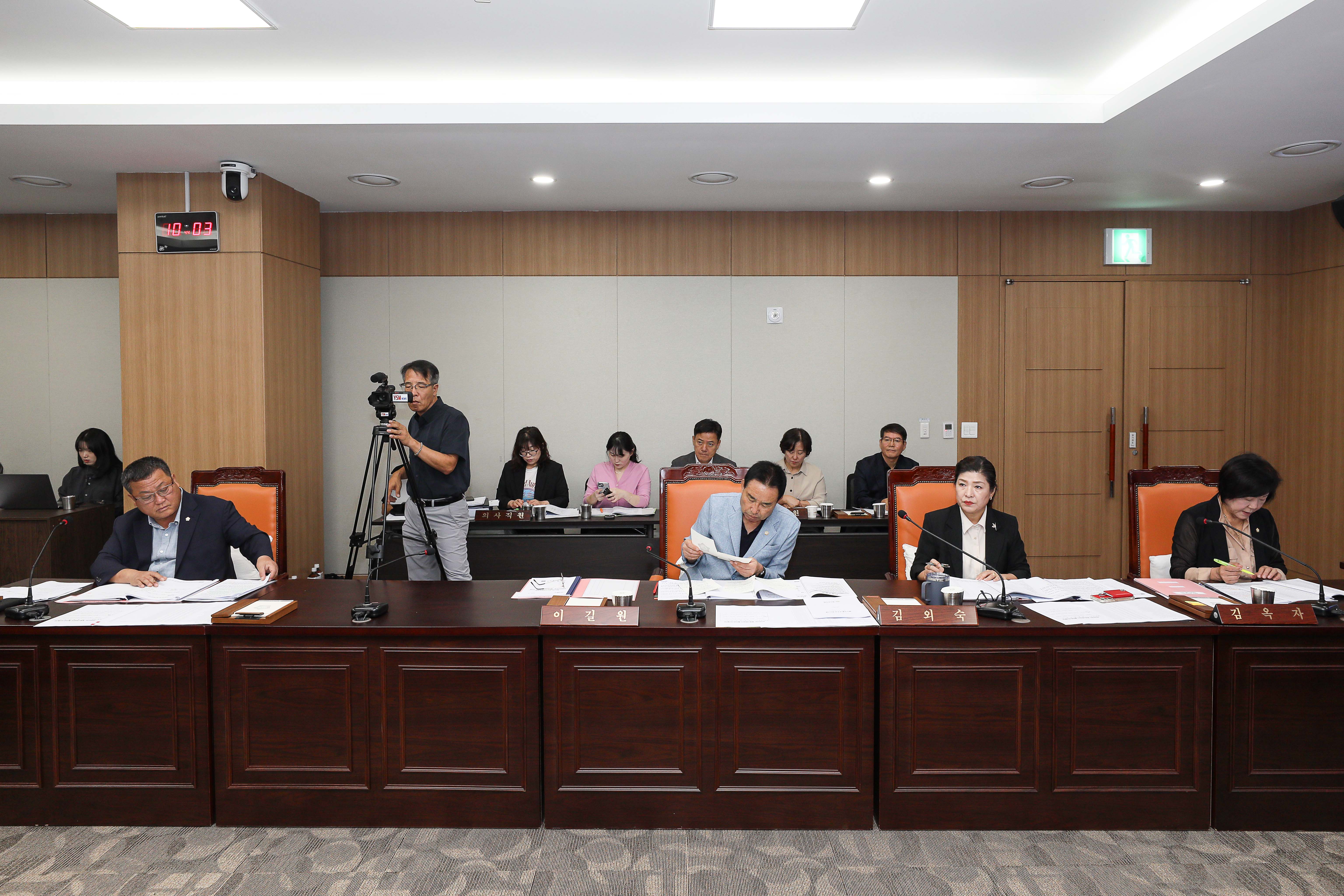 '예산군의회, 행정사무감사 6일차 도시·교통·주거 안전망 강화 촉구' 게시글의 사진(3) '20260915 예산군의회 행정사무감사 6일차 (3).jpg'