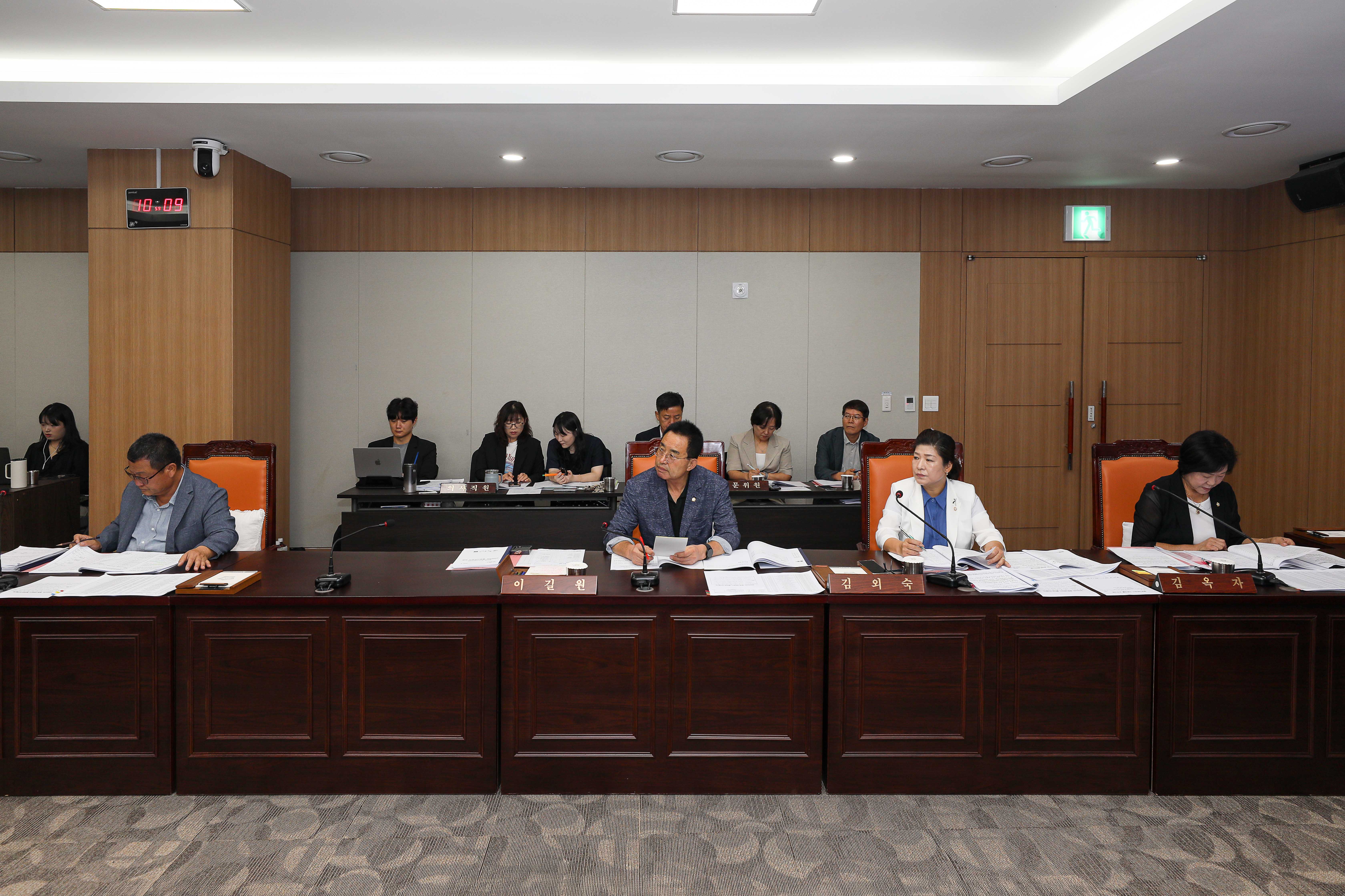 '예산군의회, 3일간의 행정복지국 소관 행정사무감사 마무리' 게시글의 사진(6) '20260910 예산군의회 행정사무감사 3일차 (6).jpg'