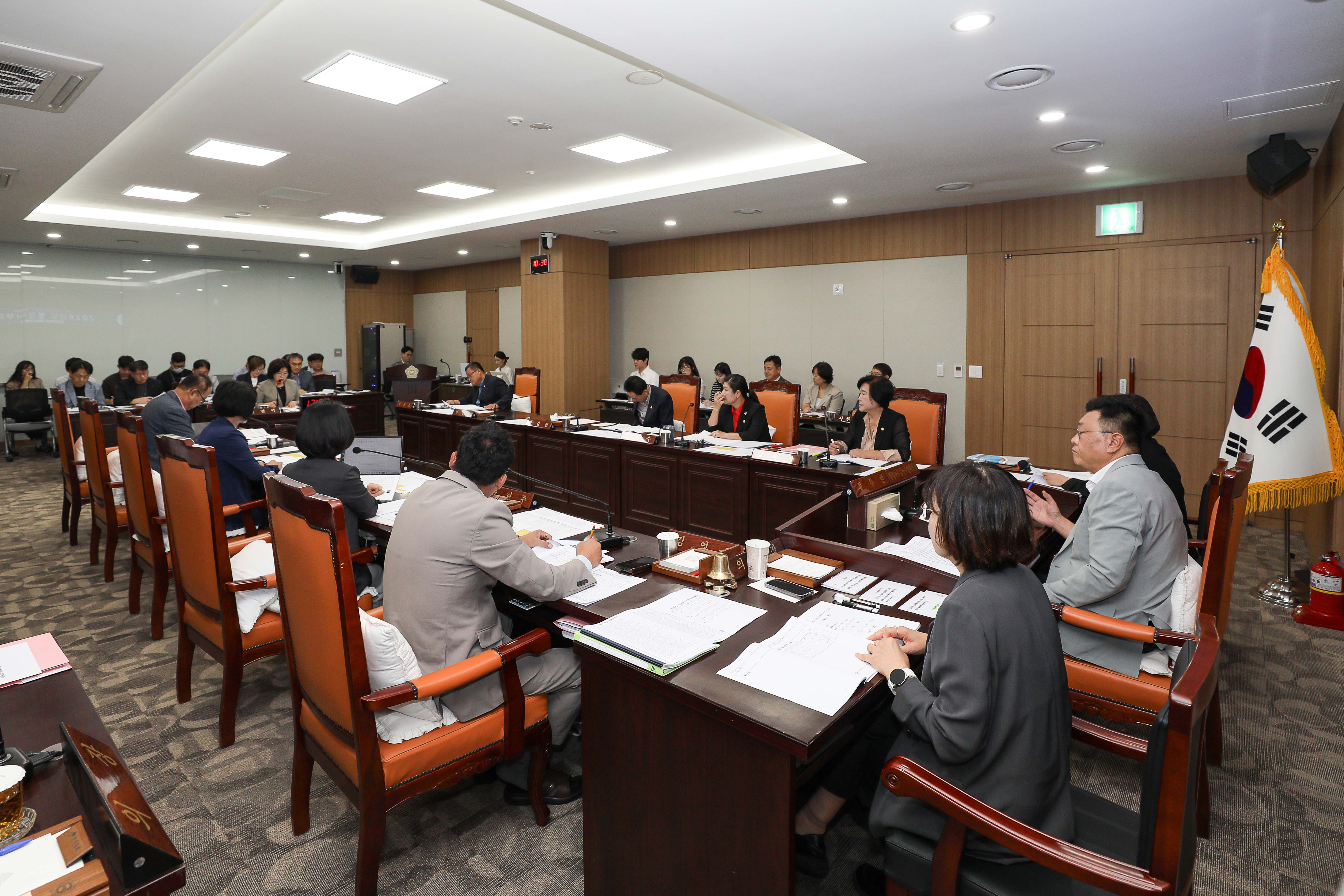 '예산군의회, 7일간의 행정사무감사 마무리...지적사항 군정 반영 요구' 게시글의 사진(3) '20260916 예산군의회 행정사무감사 7일차 (3).jpg'