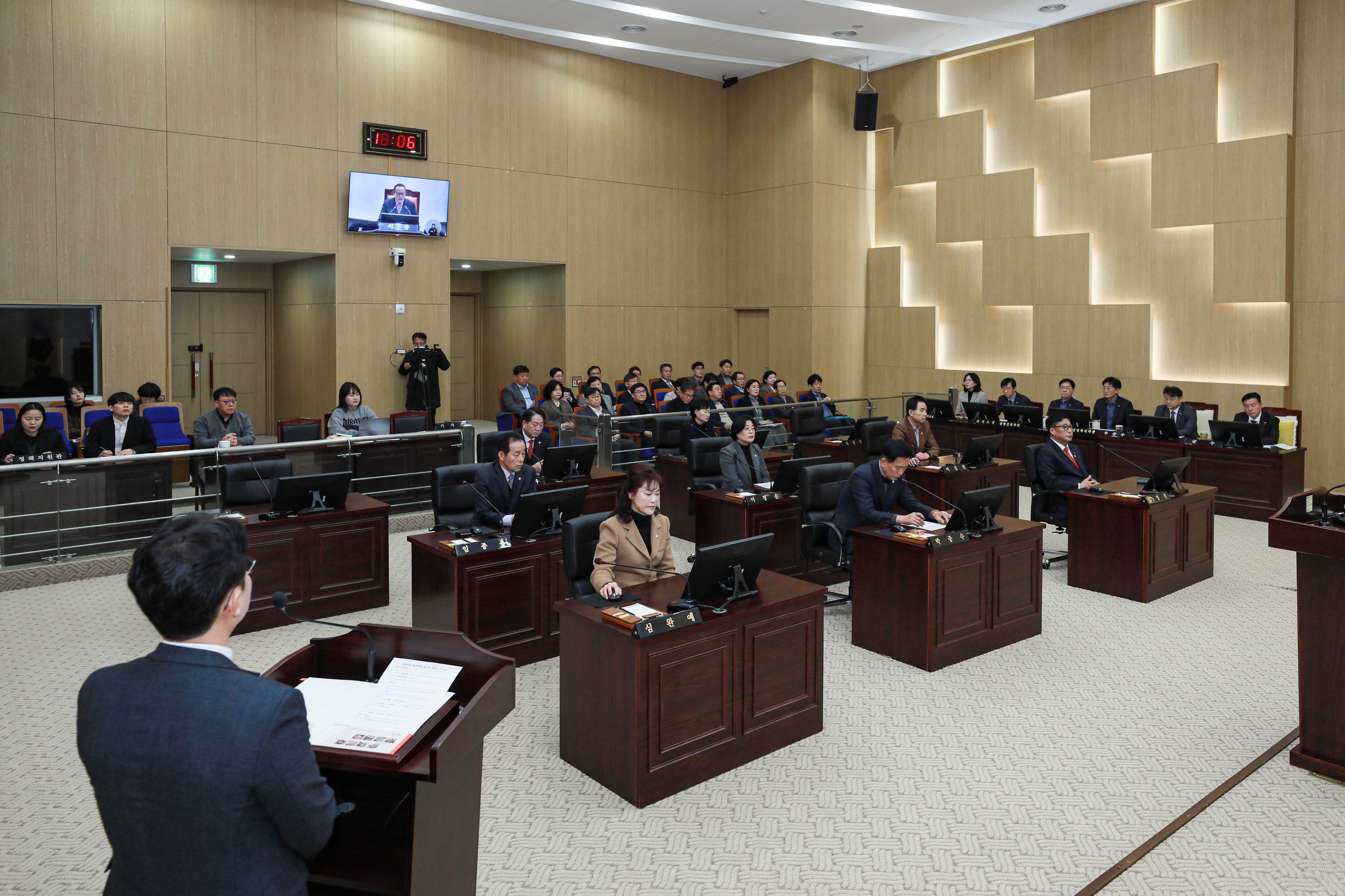 '예산군의회, 제322회 임시회 개회' 게시글의 사진(4) '예산군의회 제322회 임시회 (3).jpg'