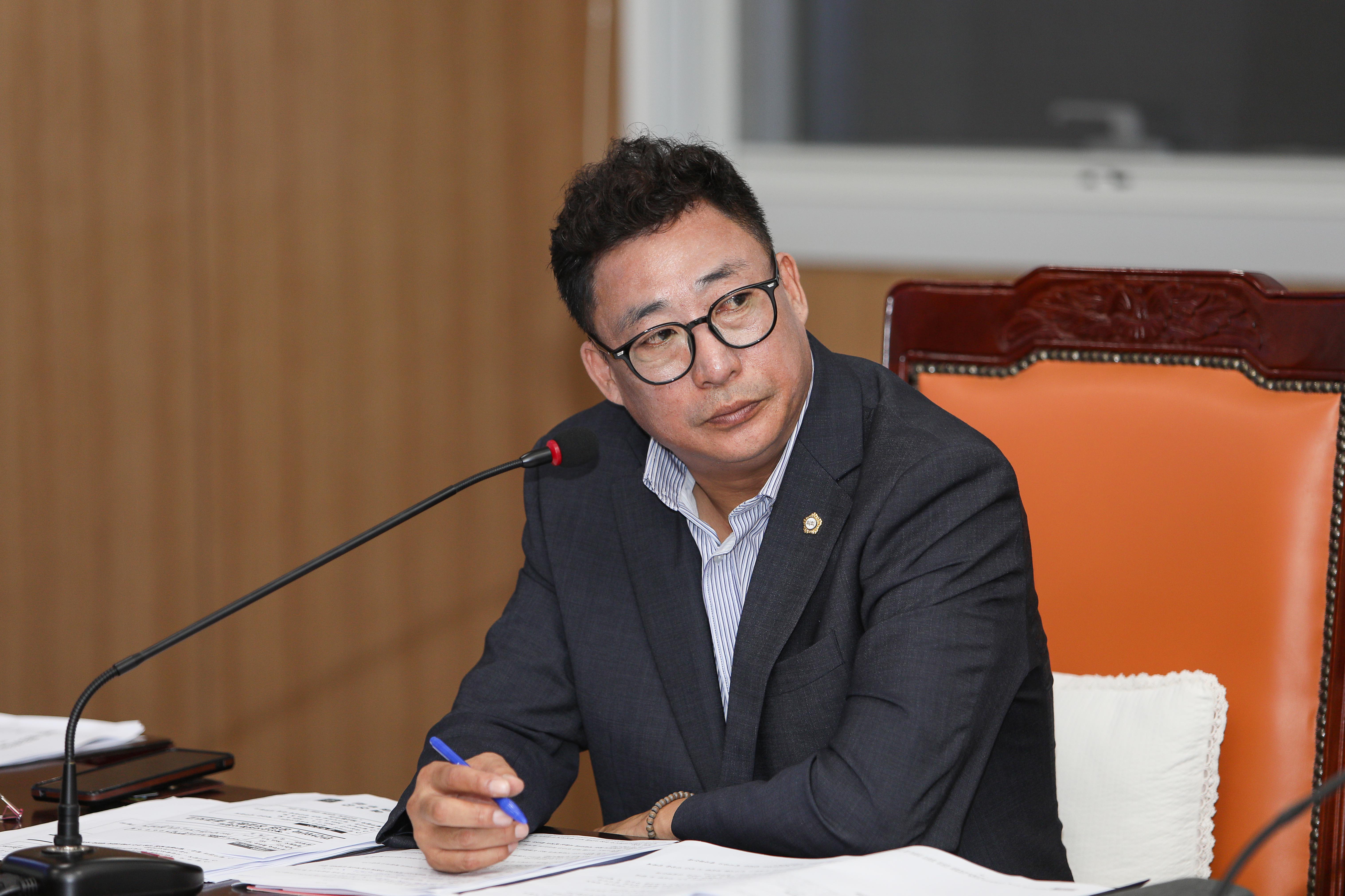 '예산군의회, ‘2026년도 행정사무감사’ 돌입' 게시글의 사진(3) '예산군의회 김영진 의원.jpg'