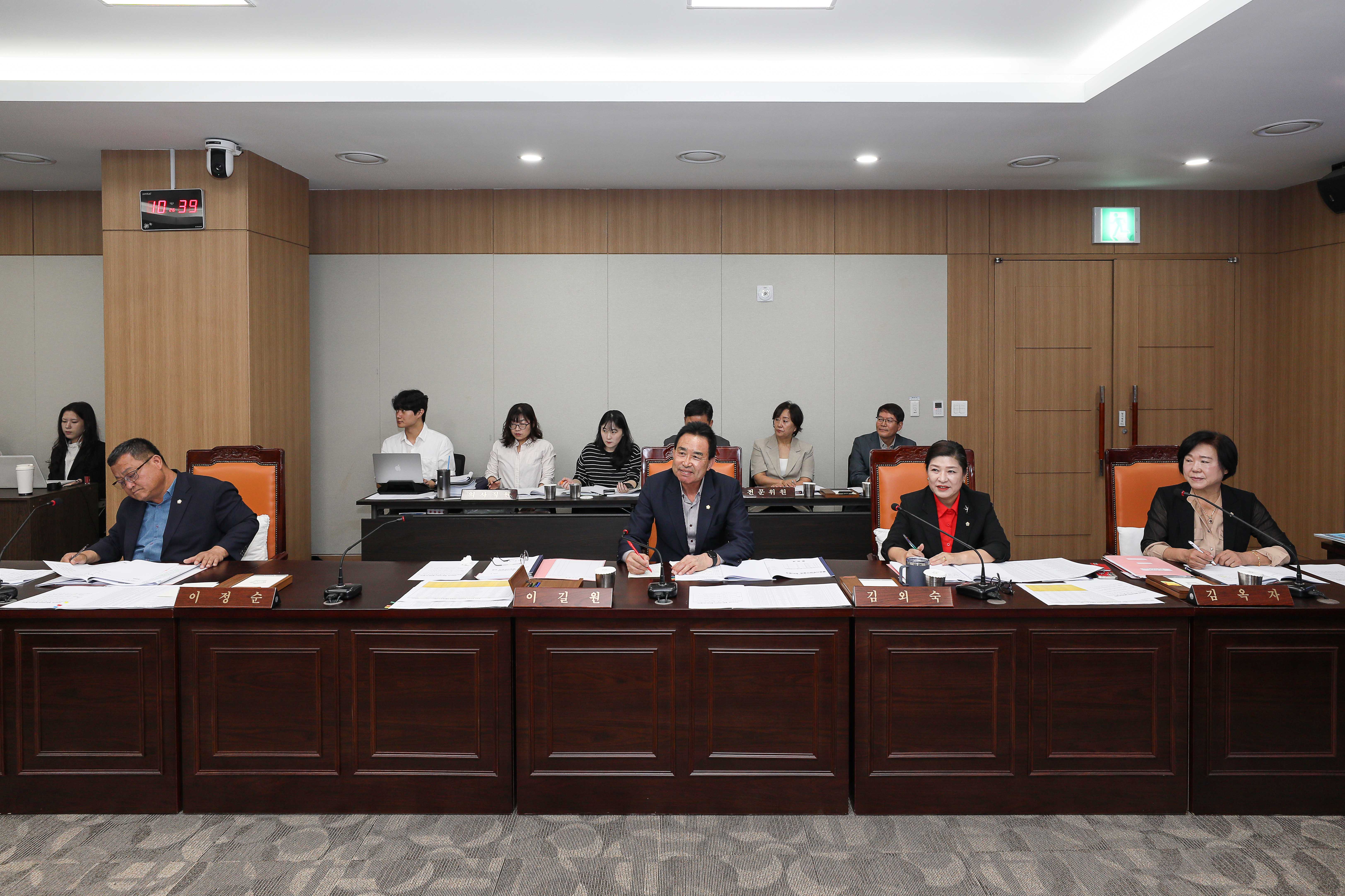 '예산군의회, 7일간의 행정사무감사 마무리...지적사항 군정 반영 요구' 게시글의 사진(4) '20260916 예산군의회 행정사무감사 7일차 (4).jpg'