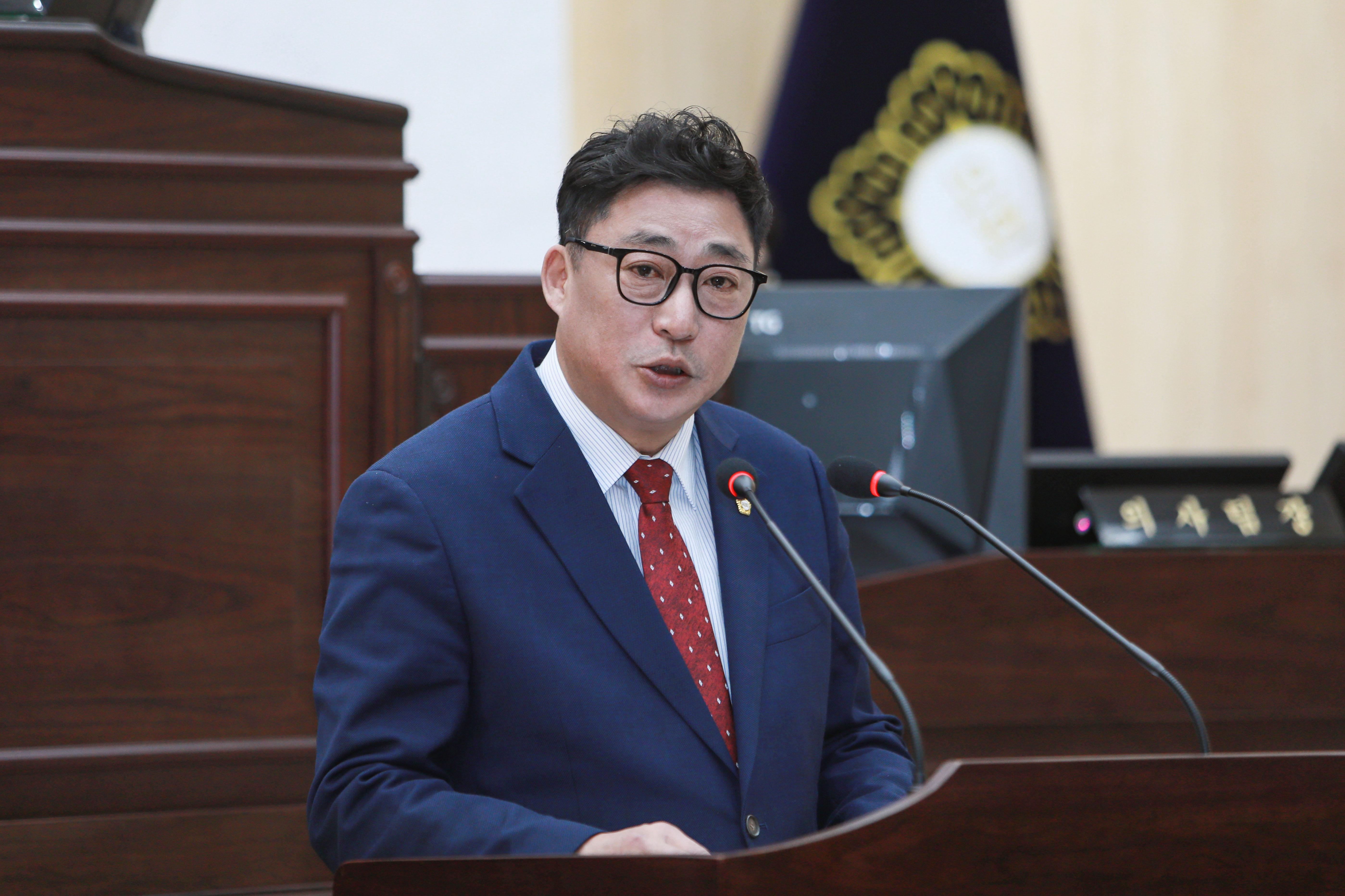 '예산군의회, ‘「새만금~신서산」 송전선로 건설사업 중단 및 전면 백지화 촉구 결의안’ 채택' 게시글의 사진(1) '예산군의회 김영진 의원.jpg'