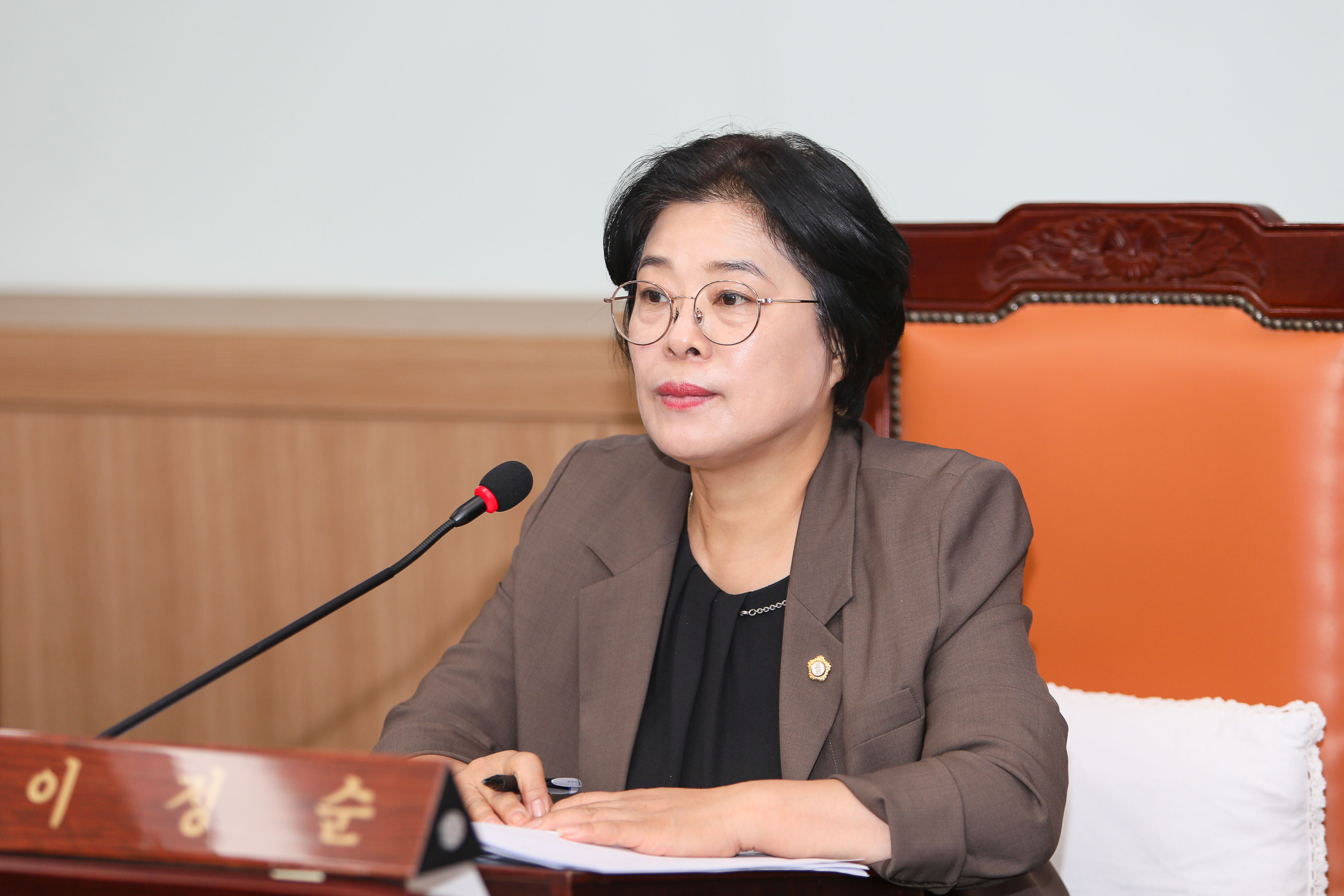 '예산군의회, ‘2026년도 행정사무감사’ 돌입' 게시글의 사진(8) '예산군의회 이정순 의원.jpg'